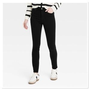 Universal Thread Women's High-Rise Black Skinny Jeans